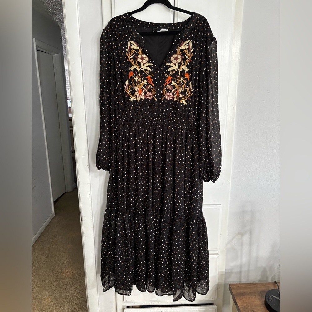 Chic Black Floral Embroidered Dress